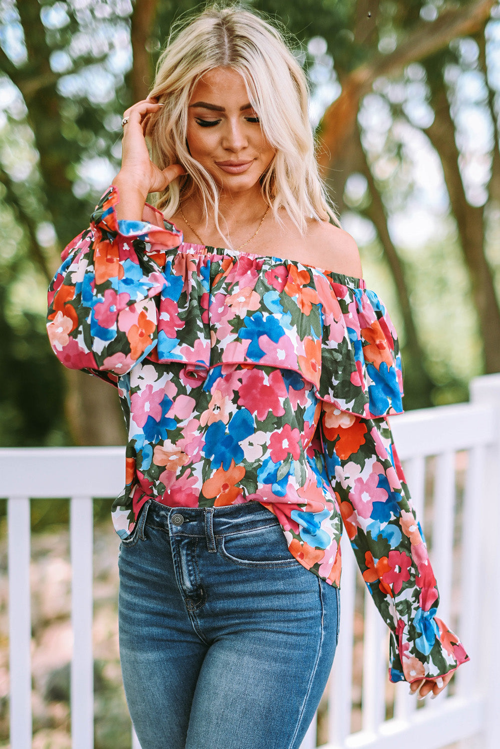 Schulterfreie Bluse mit Blumenmuster und Rüschen