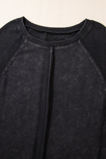 Schwarzes Sweatshirt mit Raglanärmeln und Waffelstrick-Patchworkmuster