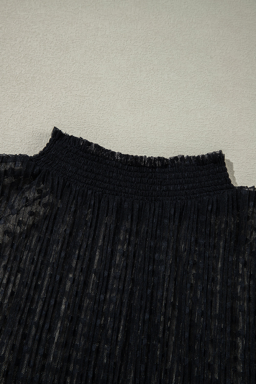 Schwarze Bluse mit transparenter Spitze und Stehkragen und langen Ärmeln
