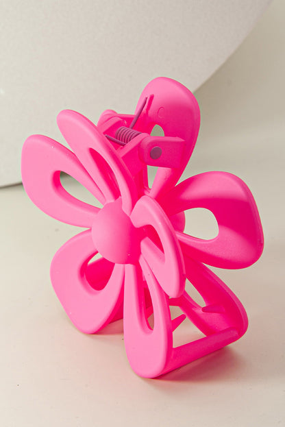 Rosenroter süßer Krallenclip in Form einer ausgehöhlten Blume