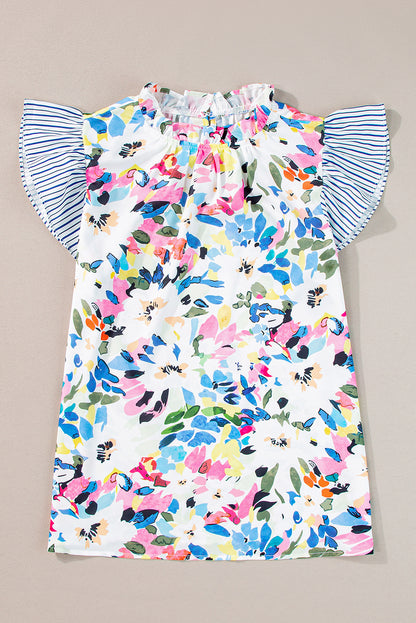 Hellblaue Bluse mit Blumenmuster und Streifen und Rüschenärmeln