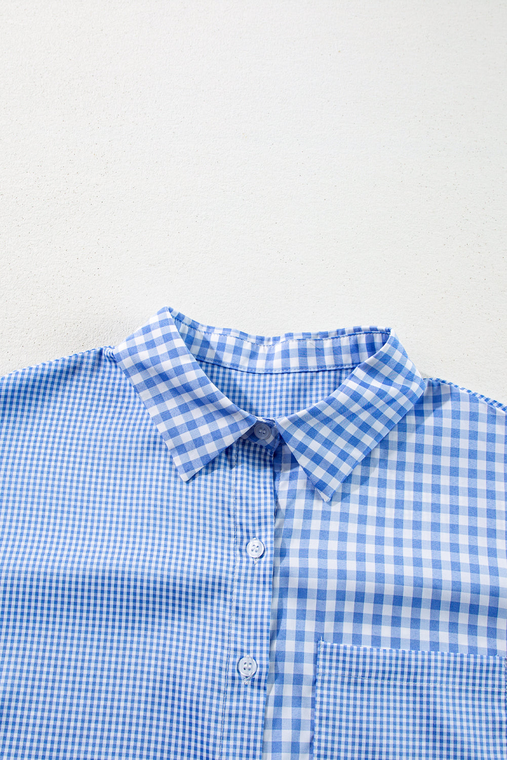 Himmelblaues, gestreiftes, kariertes Patchwork-Langarmhemd mit Knopfleiste