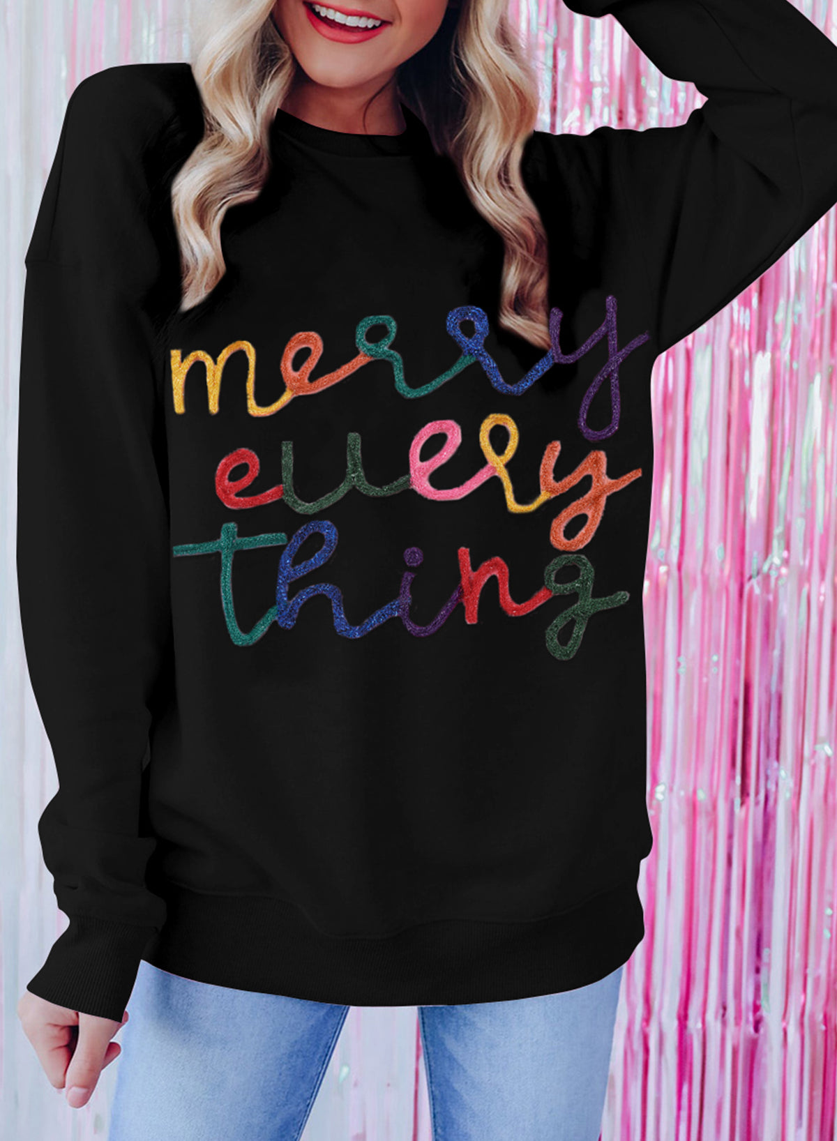 Schwarzes Sweatshirt mit „Merry Every Thing“-Lametta-Slogan
