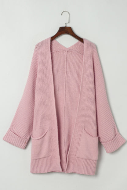 Rosafarbener Oversize-Strickpullover mit umgeschlagenen Ärmeln