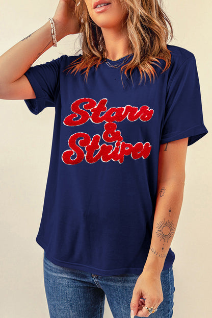 Blaues Chenille-T-Shirt mit Sternen und Streifen und Patch-Grafik