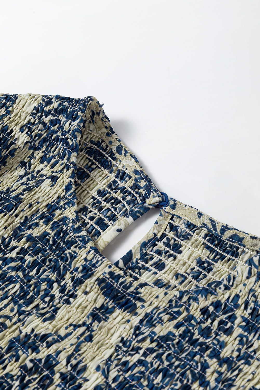 Himmelblaue Boho-Bluse mit Ballonärmeln und gesmoktem Schößchen