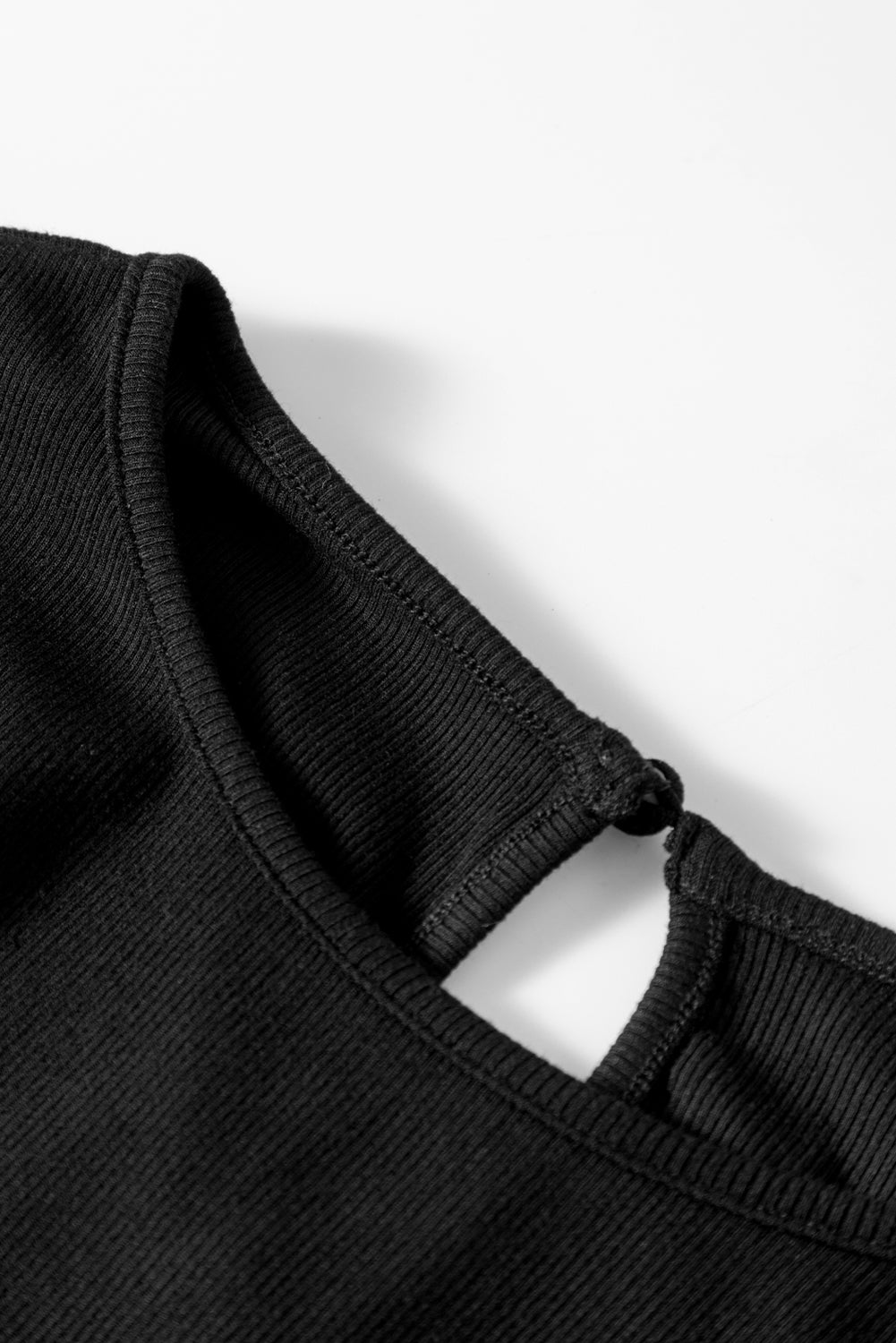 Schwarzes Top mit halblangen Ärmeln und Pailletten