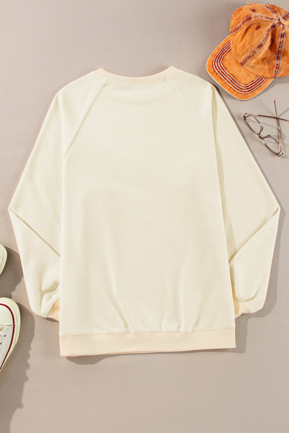 Aprikosenfarbenes Pullover-Sweatshirt mit Regenbogen-Farbblock und Streifen