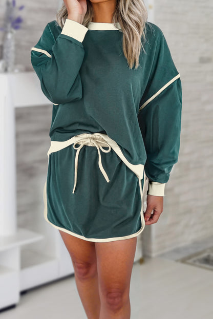 Evergreen Set mit lockerem Pullover in Kontrastfarbe und Skort mit Schnürung in der Taille