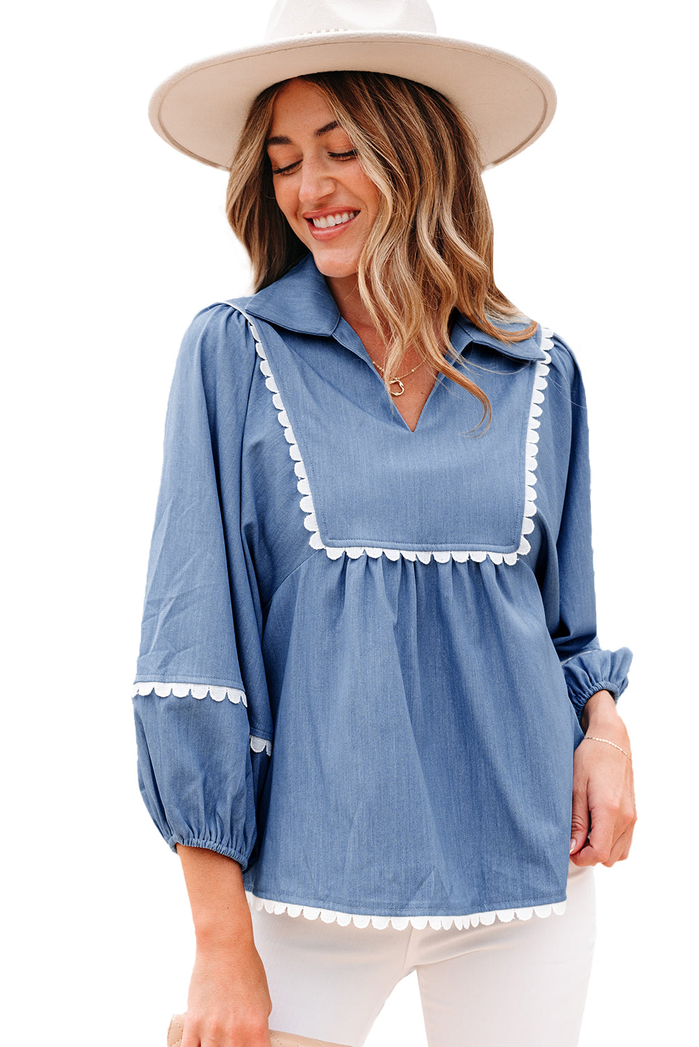 Abendblaue Babydoll-Bluse mit 3/4-Puffärmeln und Kragen aus Spitze mit Zickzackmuster