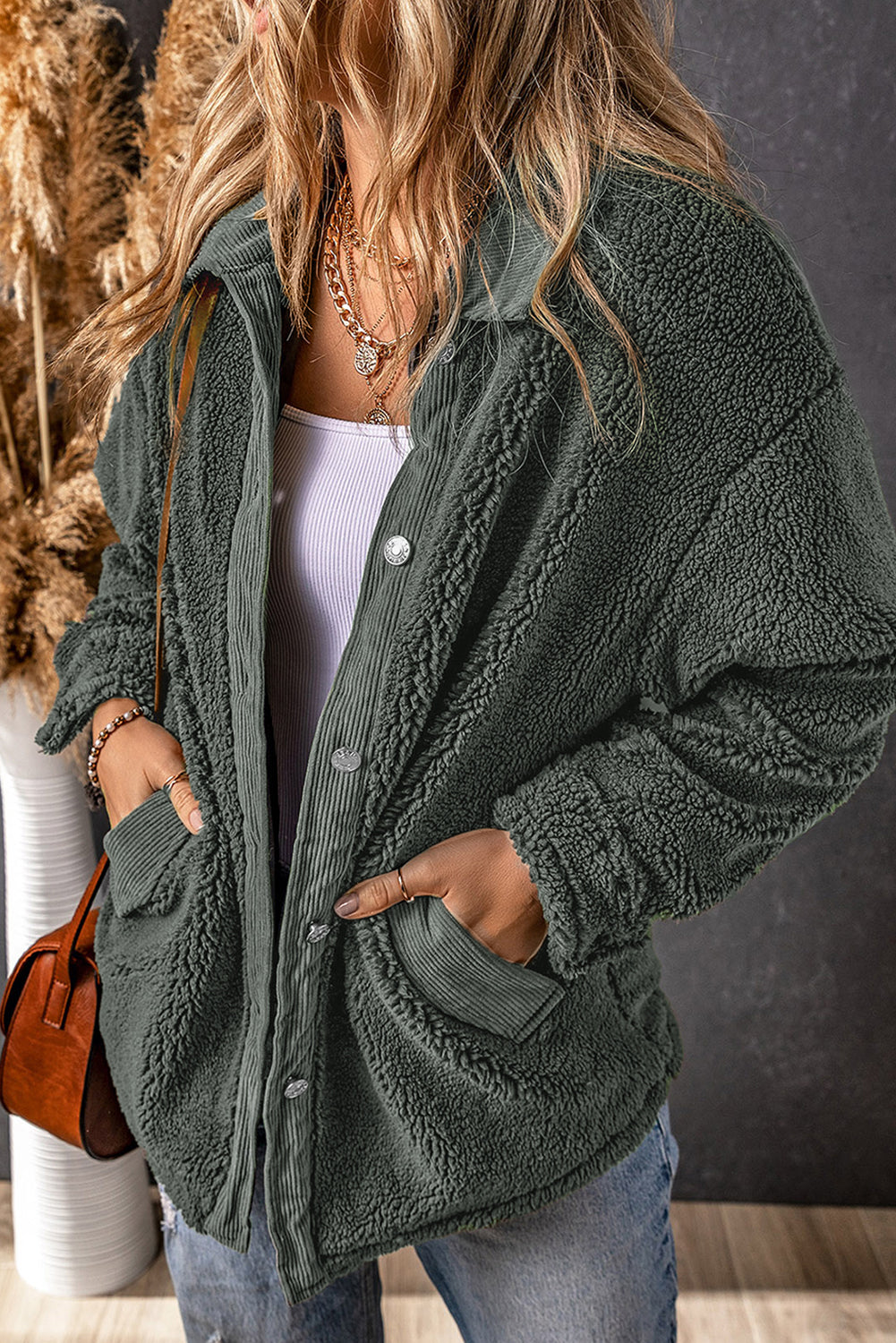 Graue Sherpa-Jacke mit Ellbogenflicken aus Cord