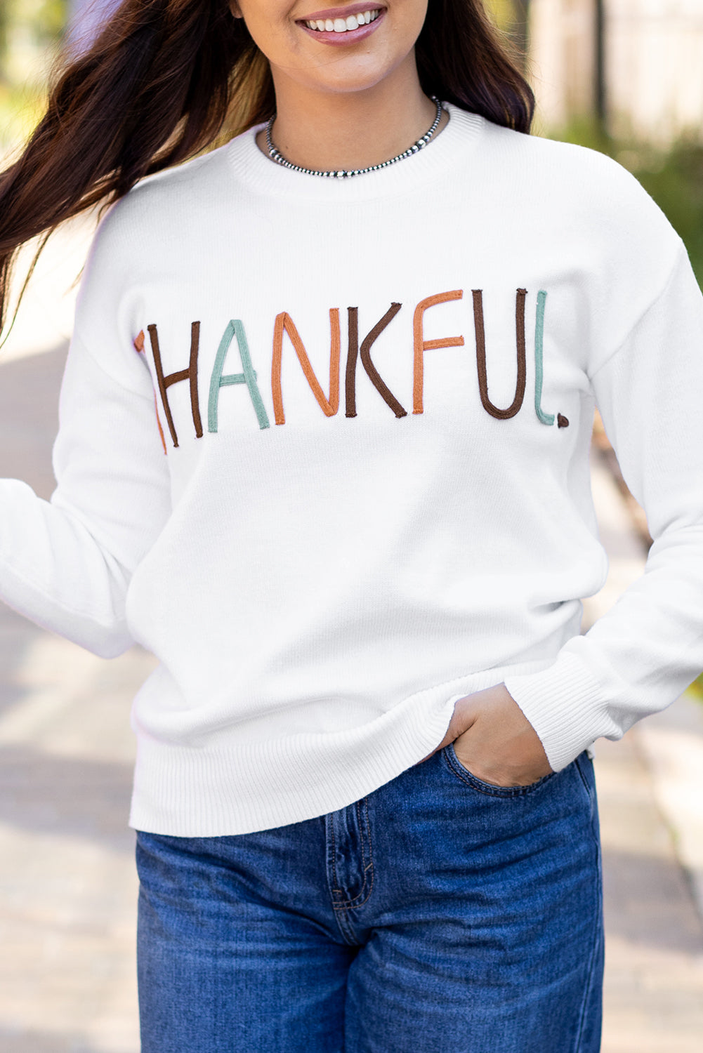 Weißer Pullover mit Stickerei „Thankful Ivory“