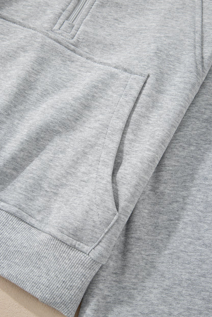 Hellgraues Sweatshirt mit Viertelreißverschluss, Stehkragen und Kängurutasche