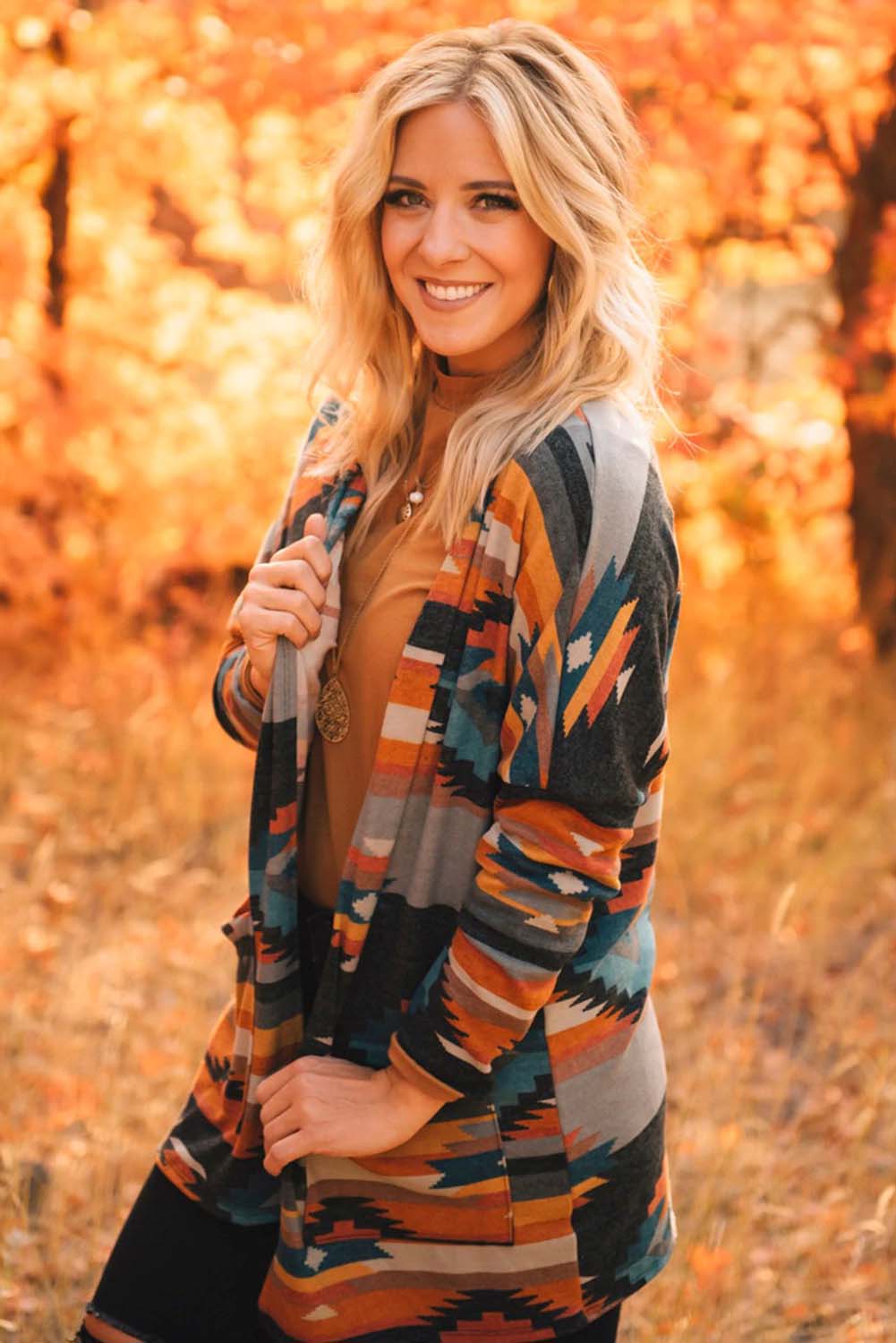 Orangefarbene Strickjacke mit Western-Tribal-Aztekenmuster