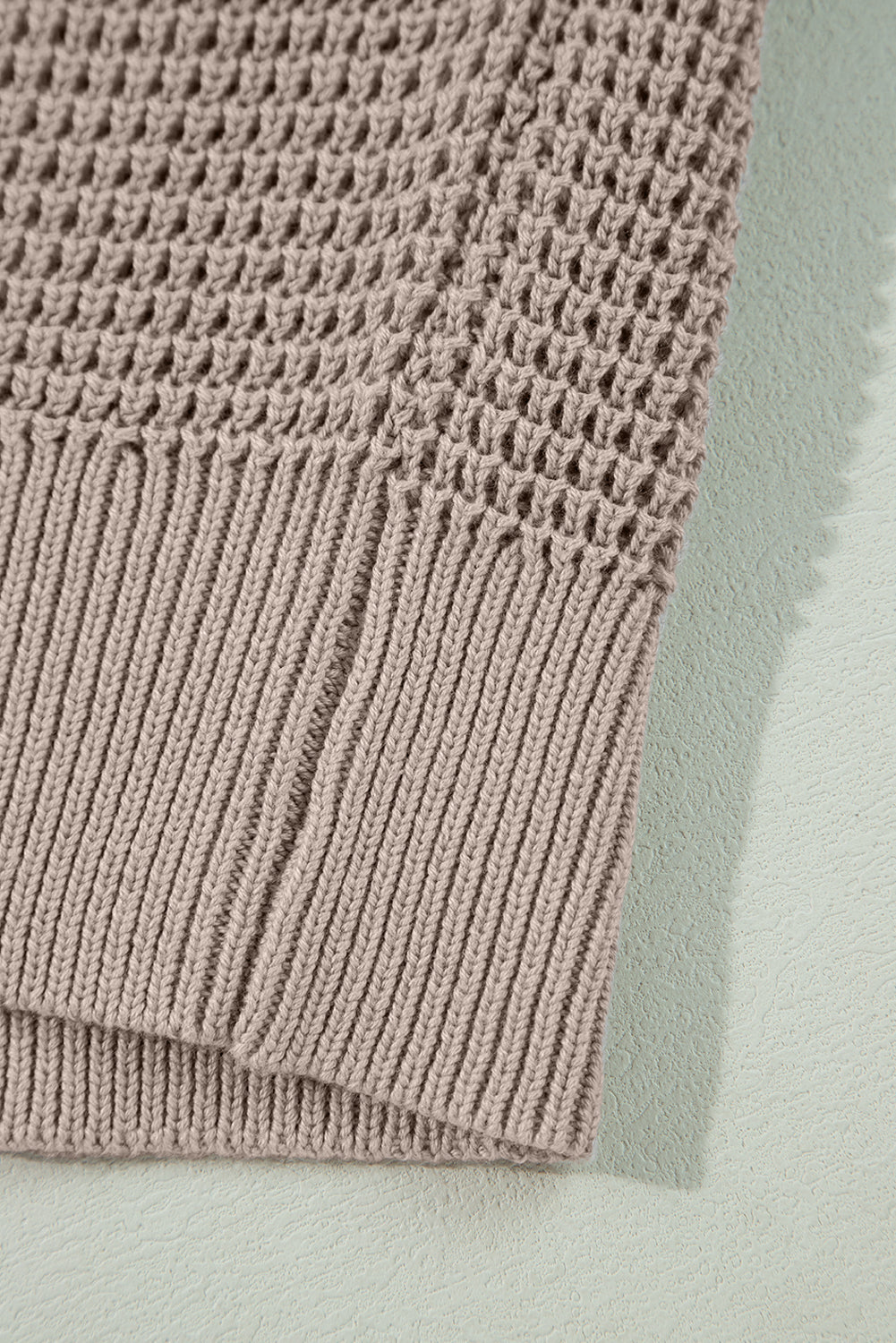Rauchgrau gestreifter karierter Patchwork-Rollkragenpullover mit Waffelstrick