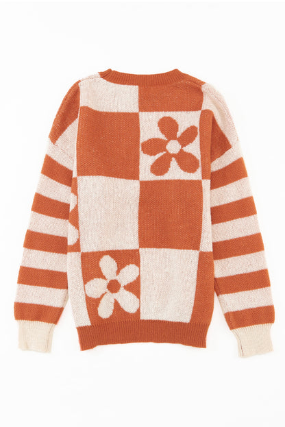 Brauner Pullover mit kariertem Blumenmuster und gestreiften Ärmeln