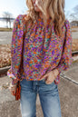 Lila Bluse mit Rundhalsausschnitt, Blumenmuster und gerafften Bündchen