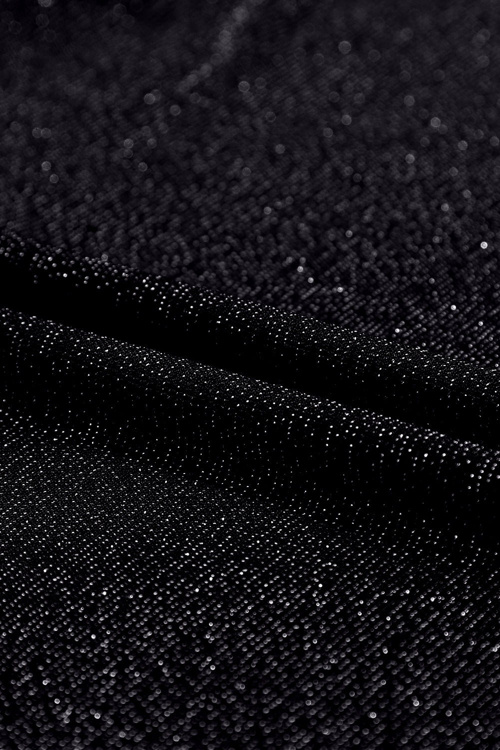 Schwarzes, glitzerndes Langarm-Top mit Rundhalsausschnitt