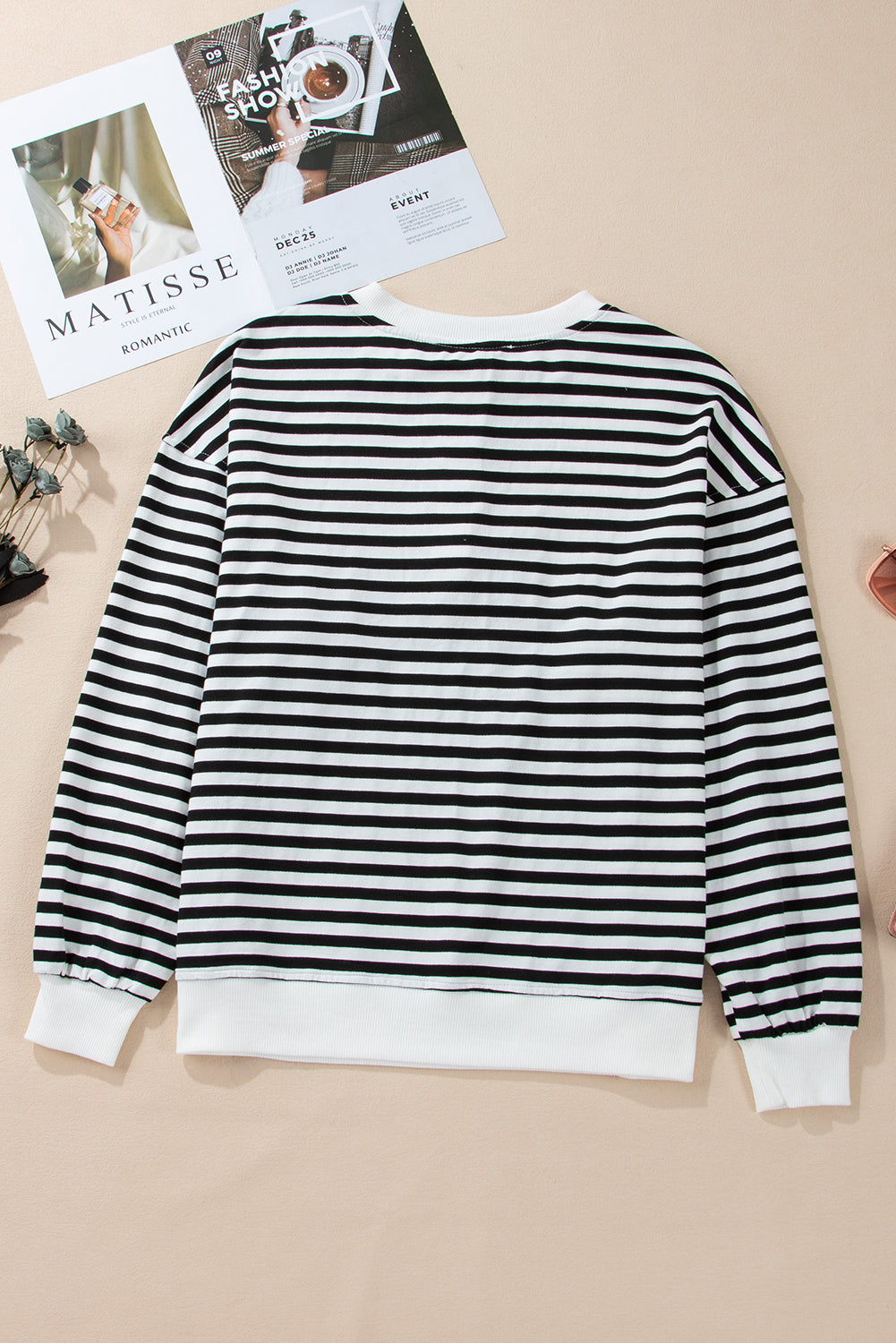 Weißes, gestreiftes, farbiges Block-Sweatshirt mit Rundhalsausschnitt und Knöpfen