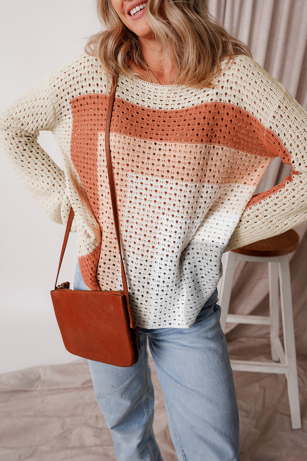 Aprikosenfarbener Pointelle-Strick-Baggy-Pullover mit Farbblockdesign