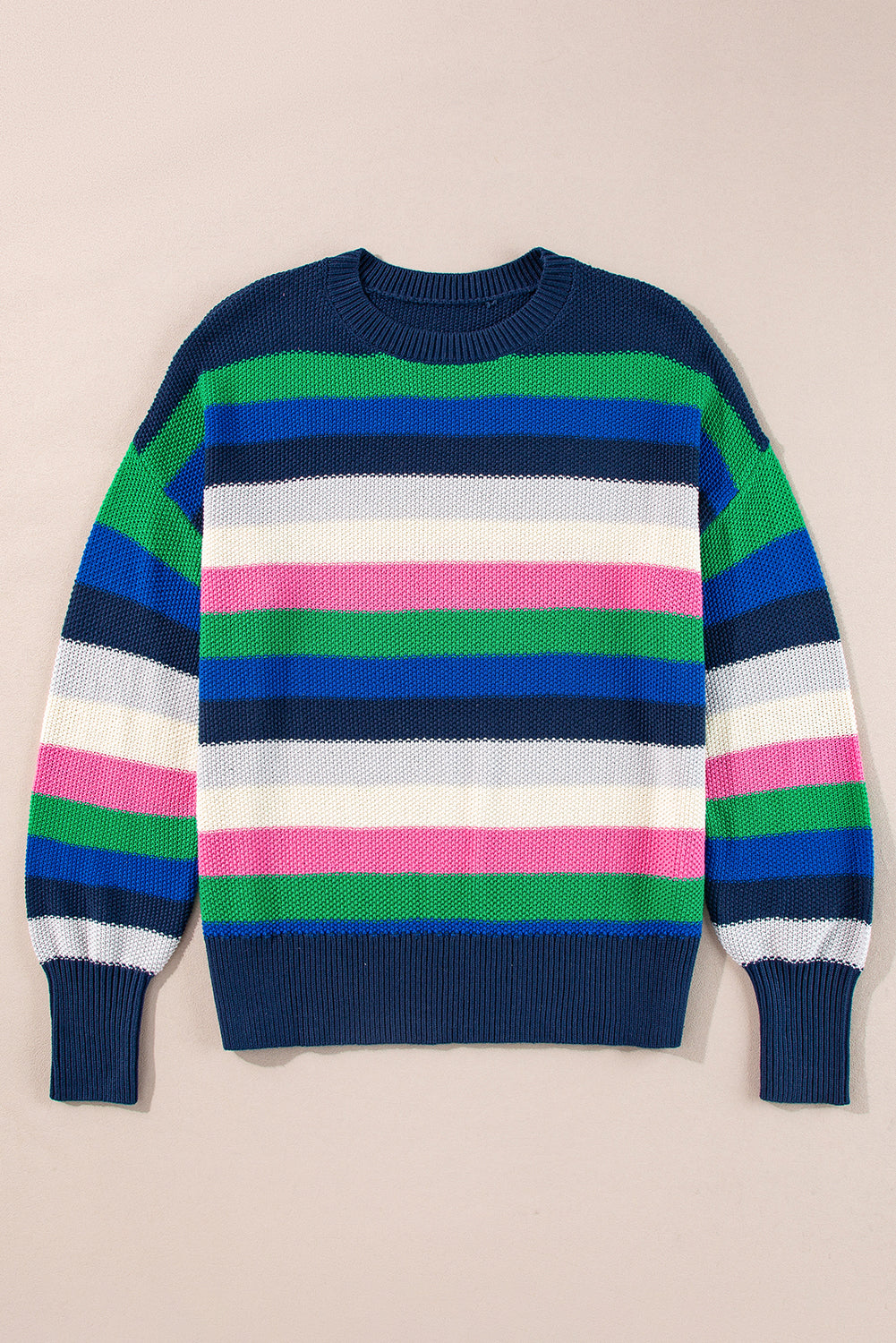 Hellgrüner Pullover mit Regenbogenstreifen und Rundhalsausschnitt und überschnittenen Schultern
