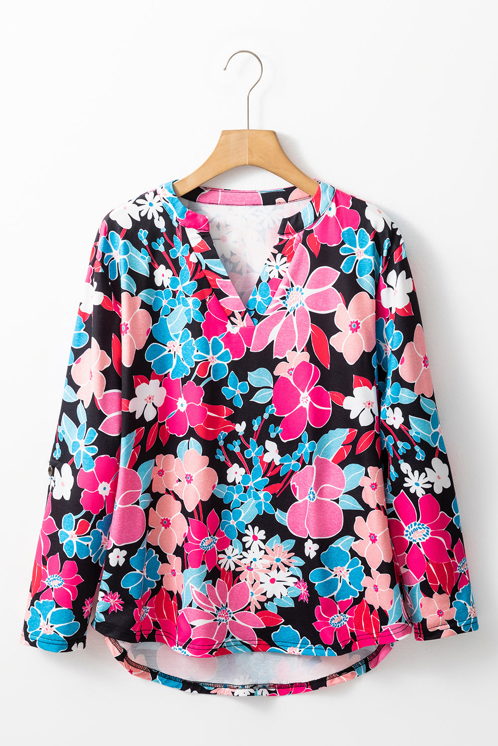 Rosa Bluse mit V-Ausschnitt und Rolllaschenärmeln und Blumenmuster
