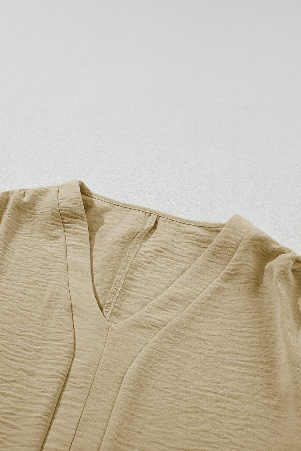 Parchment – Bluse mit V-Ausschnitt und weiten Ärmeln in Knitteroptik