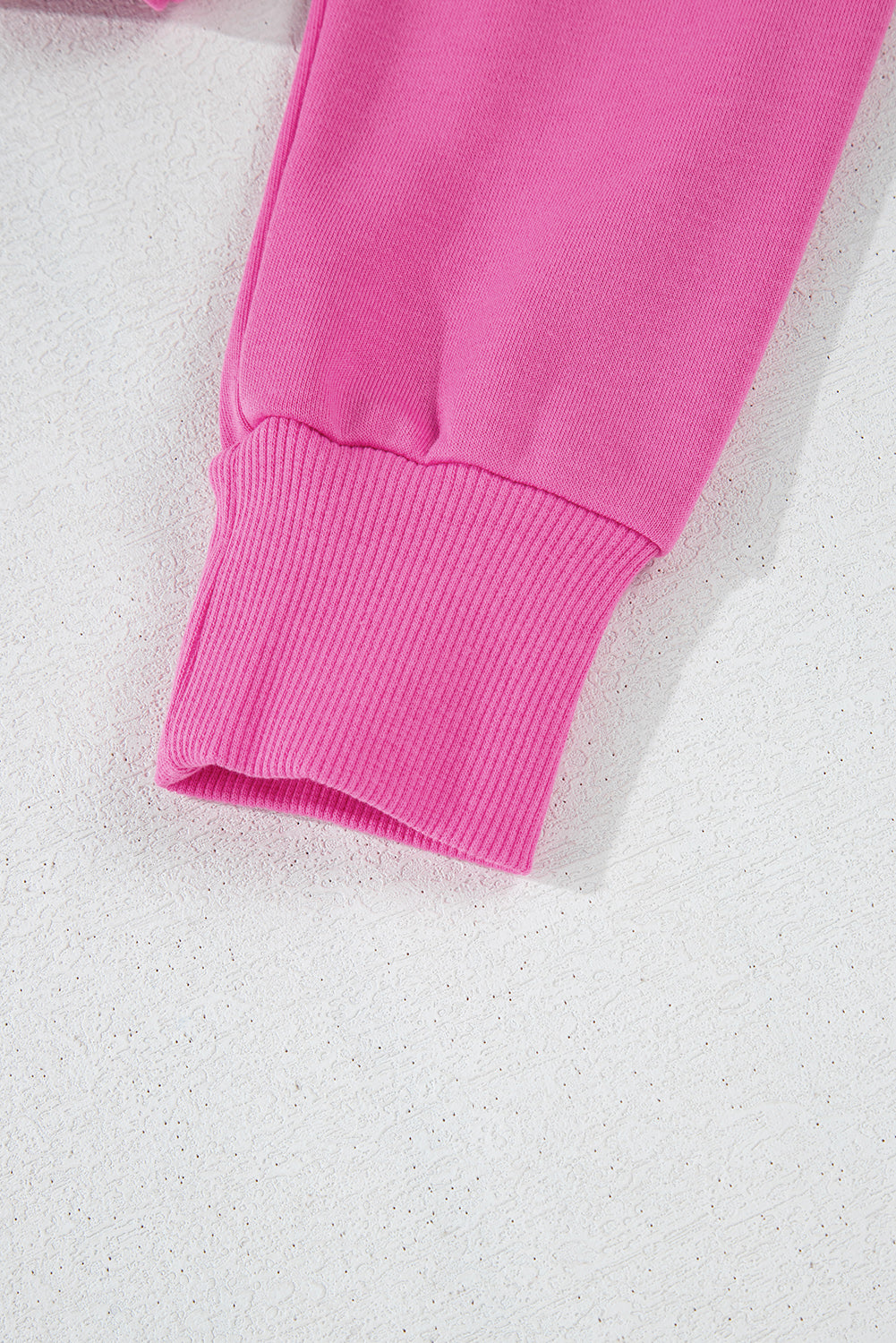 Sachet – Rosafarbener, einfarbiger, kurzer Hoodie mit überschnittener Schulterpartie und Kordelzug