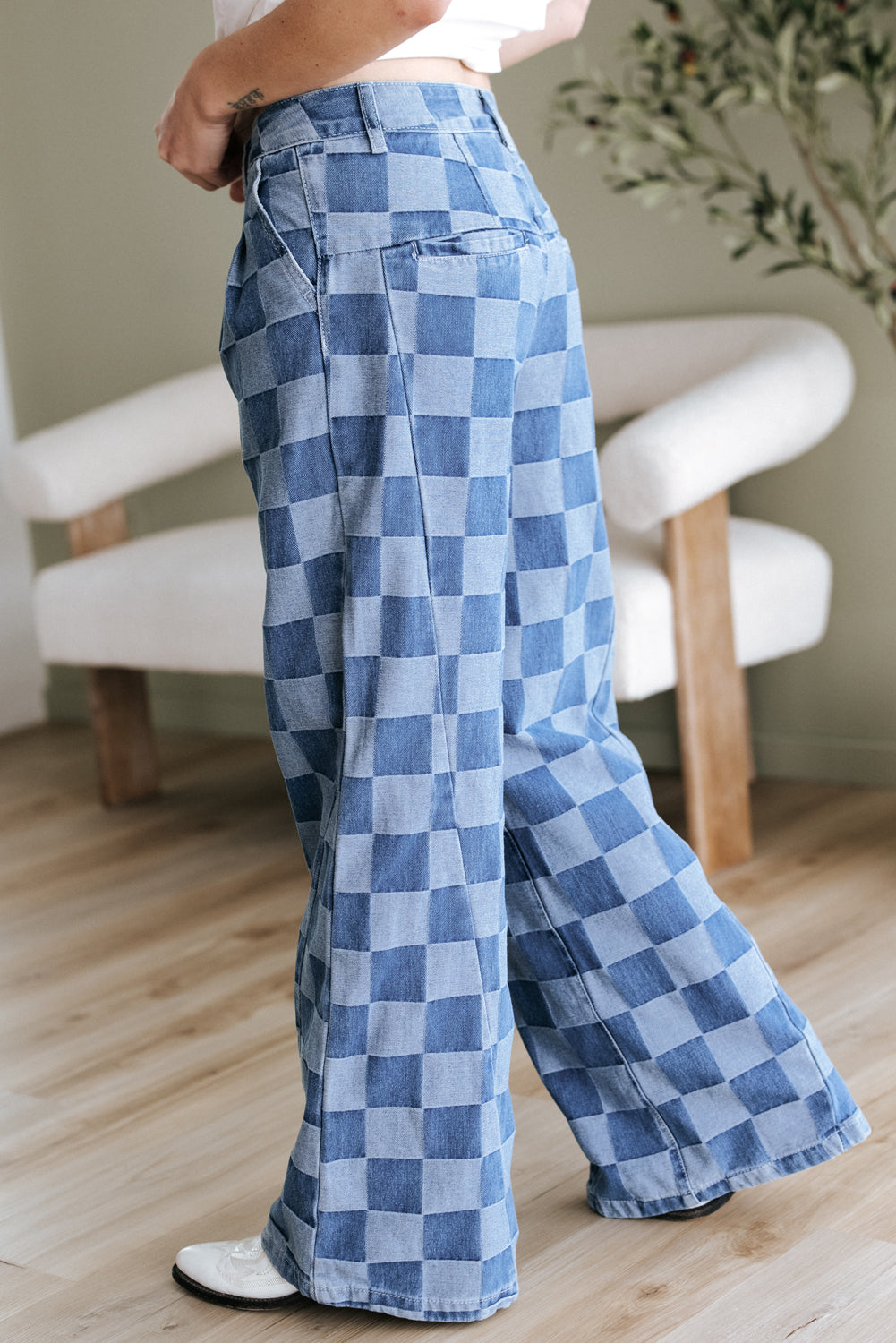 Abendblaue Jeans mit weitem Bein und Karomuster