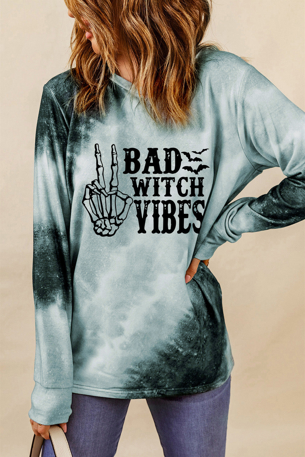 Graues Batik-Langarmshirt mit BAD WITCH VIBES-Grafik
