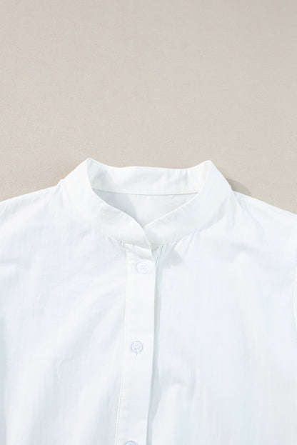 Weißes, kurzärmliges, langes Kleid mit Farbblock-Zickzack-Besatz und Kordelzug in der Taille
