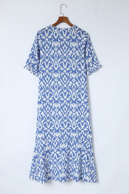 Himmelblaues lässiges Maxikleid mit geometrischem Print und V-Ausschnitt