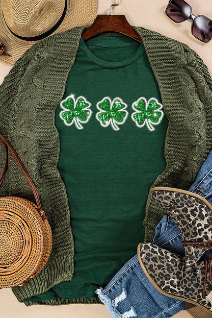 Grünes T-Shirt mit St. Patrick's Kleeblatt-Patch und Grafik