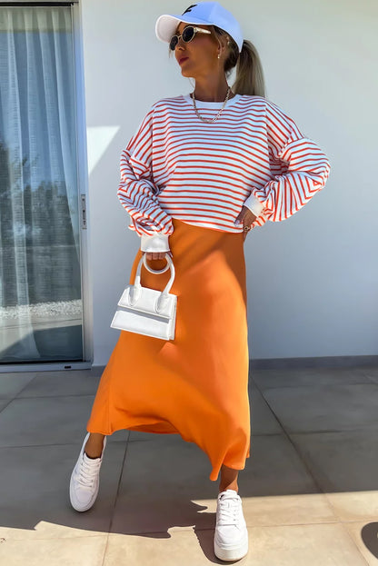 Orange gestreiftes, lockeres Sweatshirt mit überschnittener Schulter und Rundhalsausschnitt