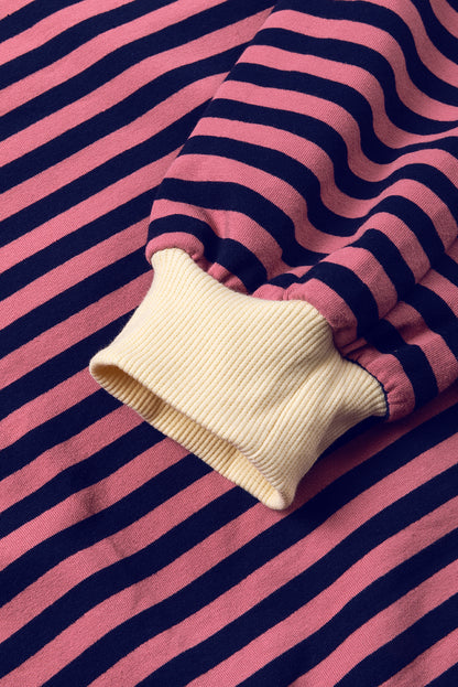Oversize-Pullover mit rotem Streifenmuster und Kontrastbesatz