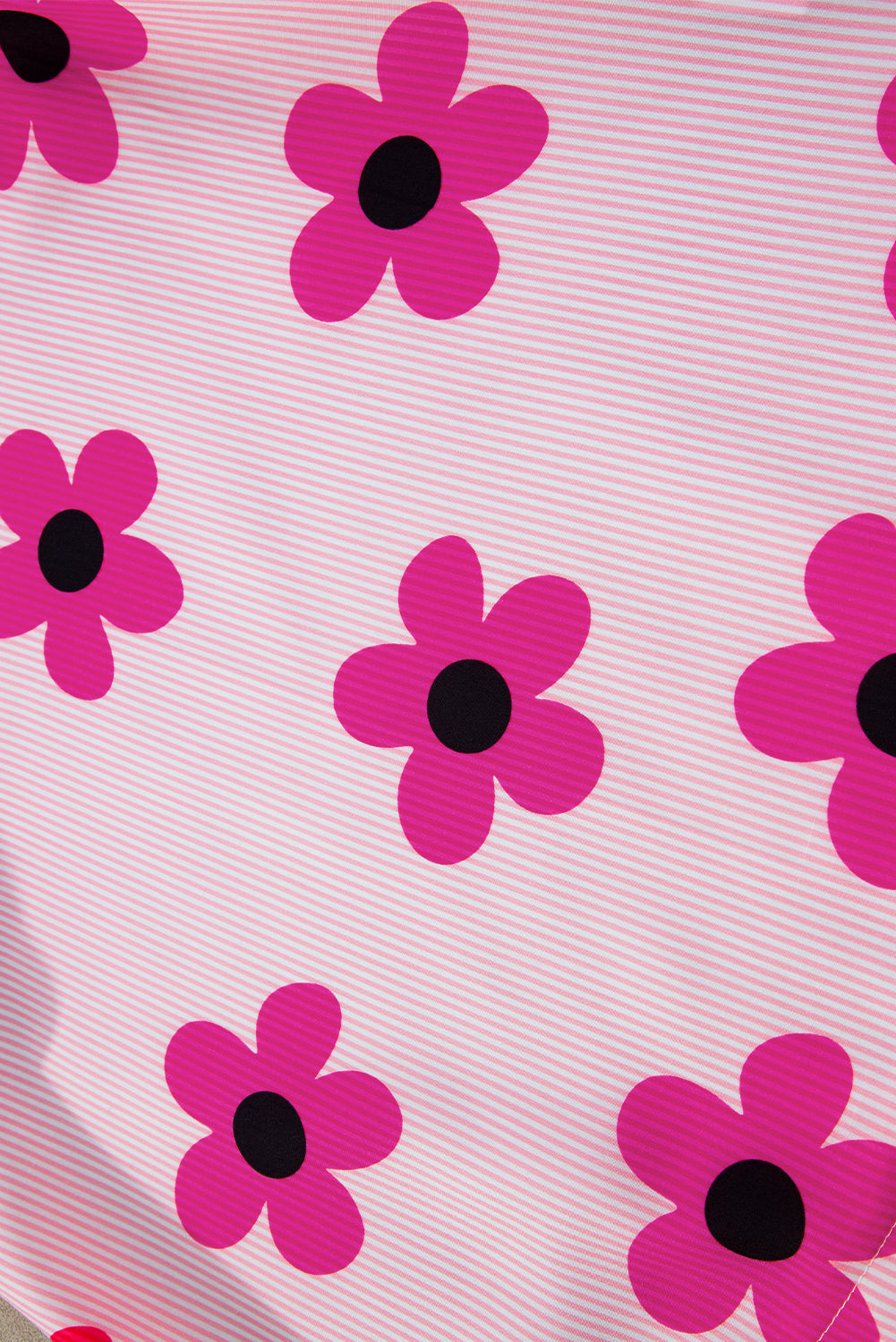 Rosa Bluse mit Nadelstreifen und Blumenmuster, Rüschen und Flatterärmeln