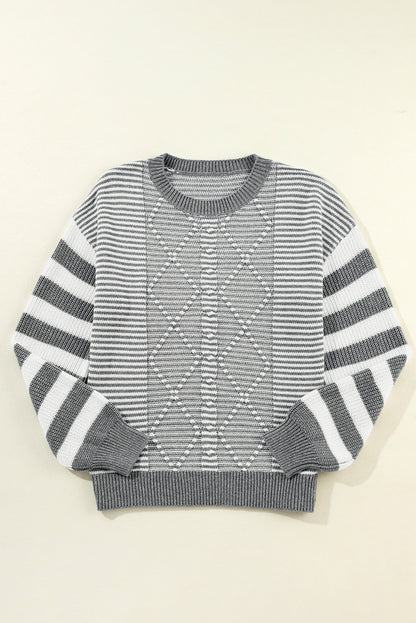 Grau gestreifter Pullover mit geometrisch strukturierter, überschnittener Schulter