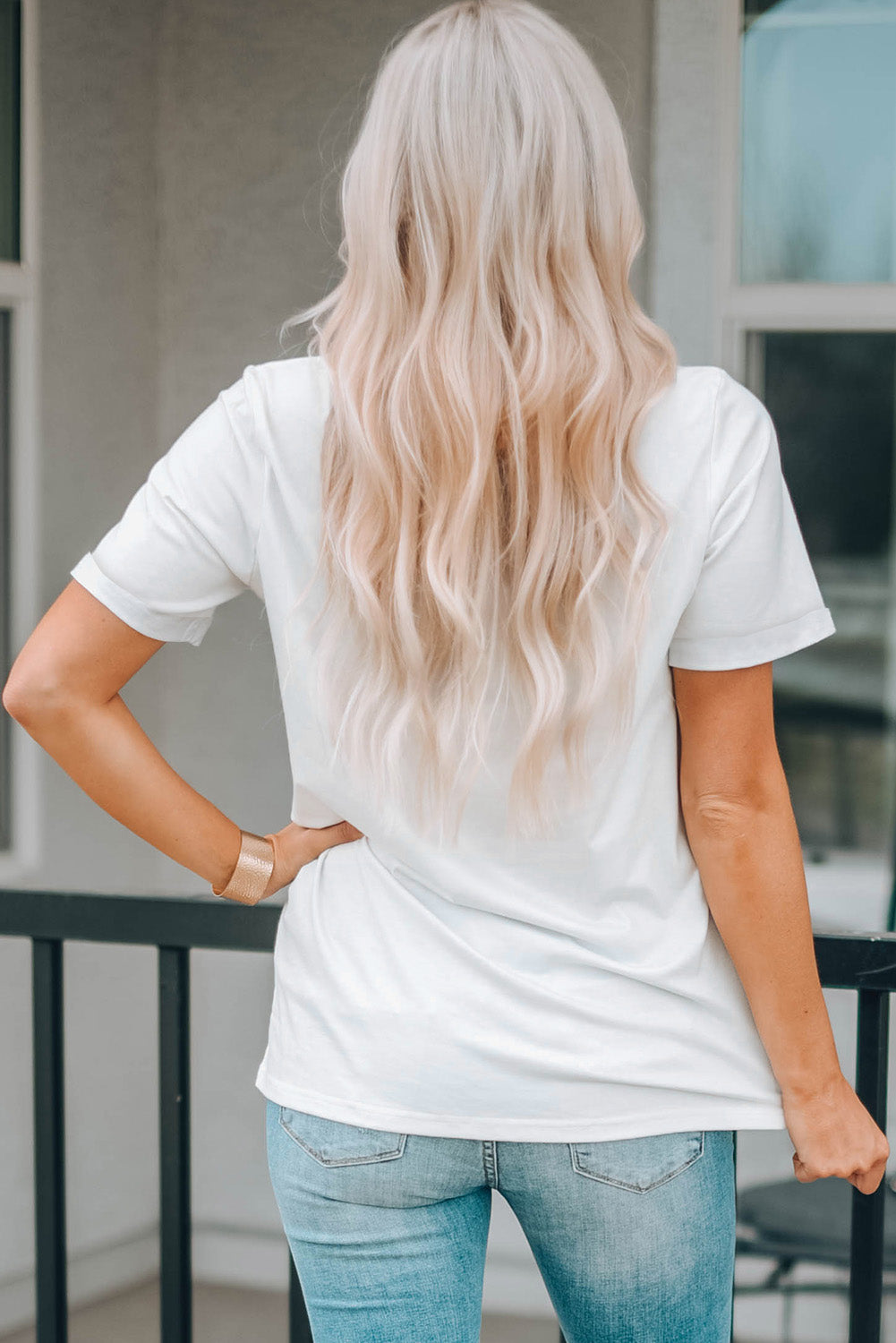 Weißes, lässiges T-Shirt mit Rundhalsausschnitt und MAMA-Slogan-Print