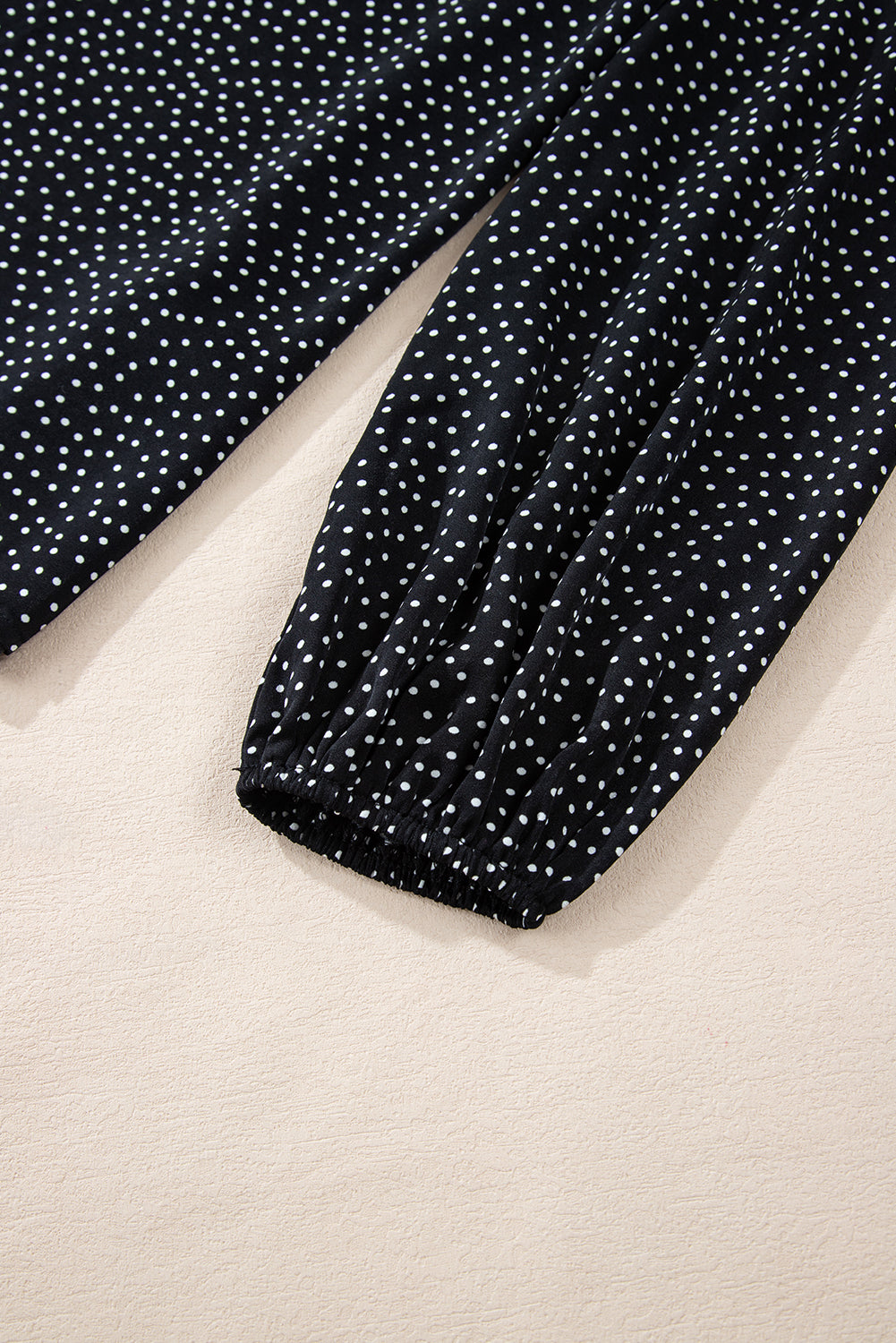 Schwarze Bluse mit V-Ausschnitt und Leopardenmuster in Übergröße