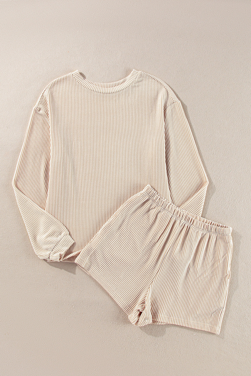 Parchment – Set aus langärmligem Strickoberteil und Shorts mit hoher Taille