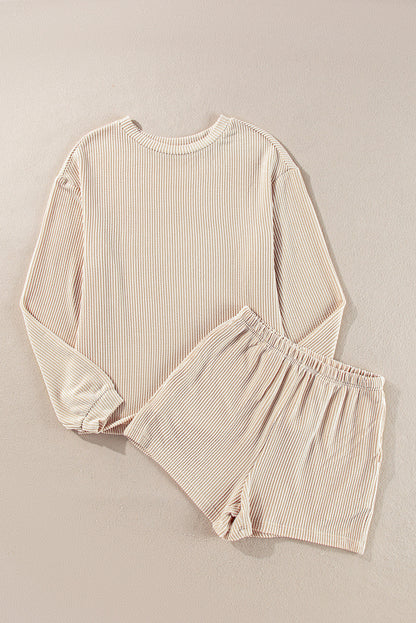 Parchment – Set aus langärmligem Strickoberteil und Shorts mit hoher Taille