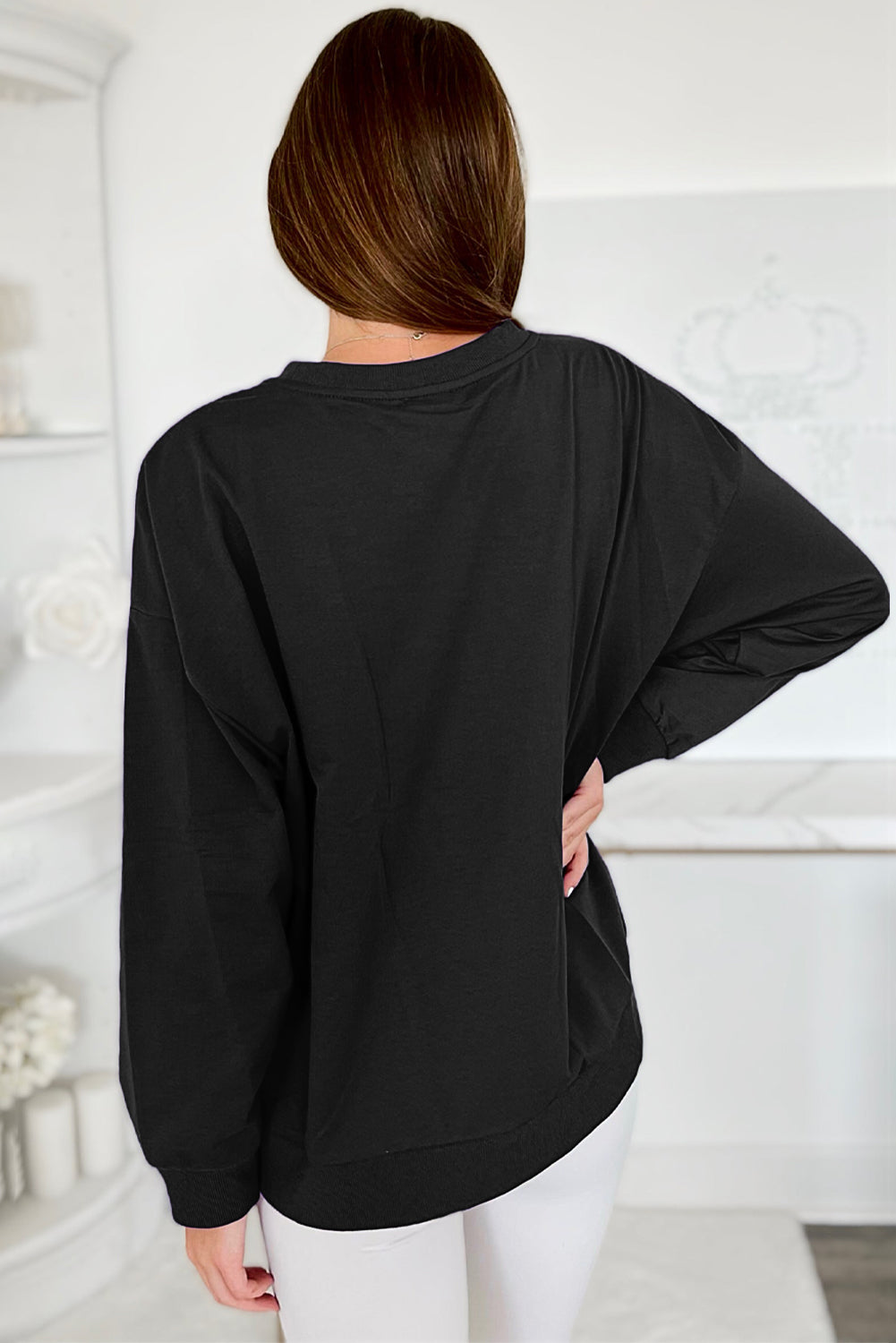 Schwarzes Lametta-Sweatshirt mit Game Day-Grafik und überschnittener Schulter