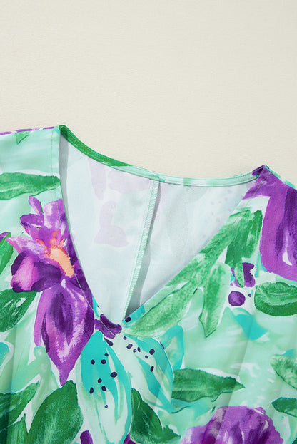 Grünes Boho-Minikleid mit Blumenmuster und halblangen Ärmeln, V-Ausschnitt und geraffter Taille