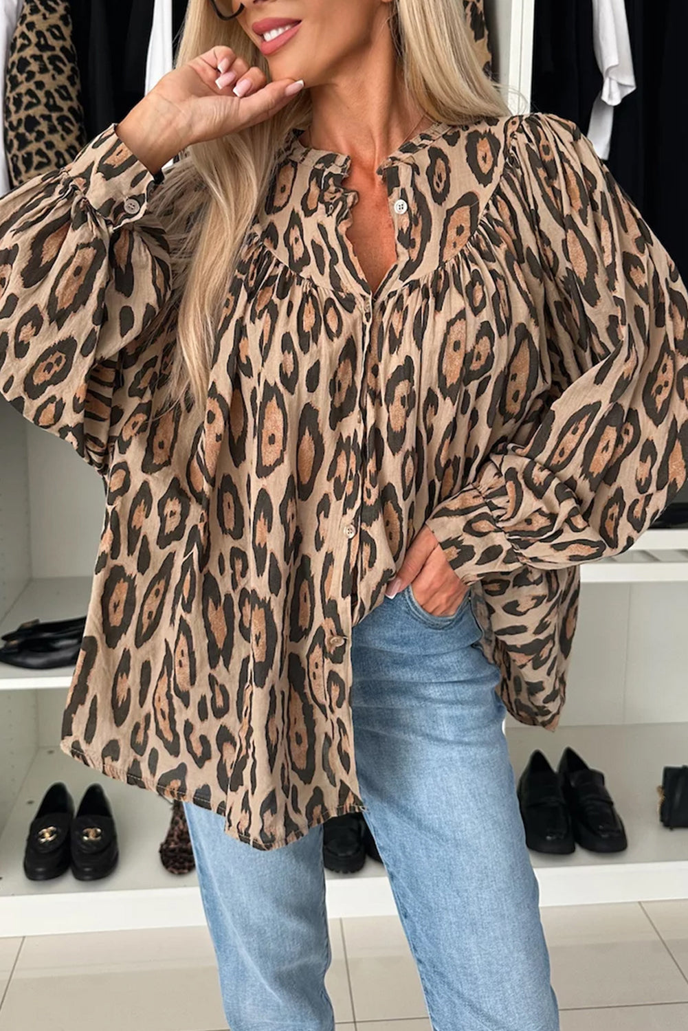 Helles französisches Beige, Oversize-Freizeithemd mit Ballonärmeln und Leopardenmuster
