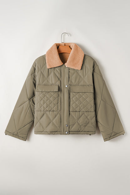 Jungle Green – Gesteppte Pufferjacke mit Teddykragen und Pattentaschen