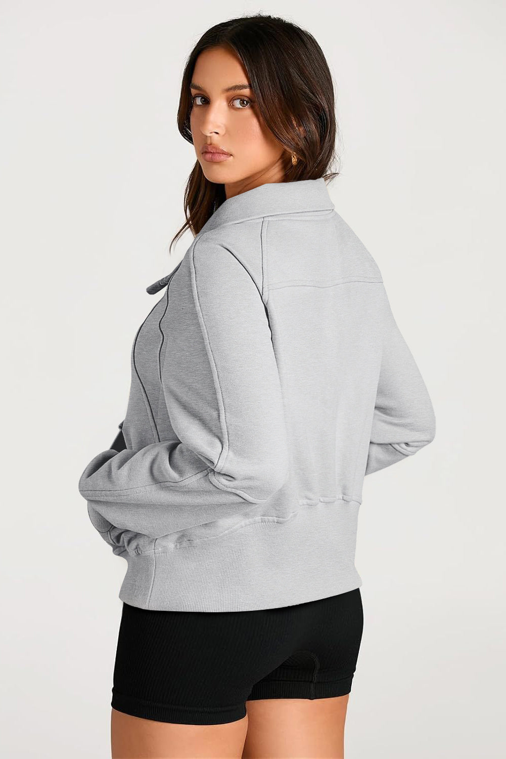 Hellgraues Sweatshirt mit Viertelreißverschluss, Stehkragen und Kängurutasche