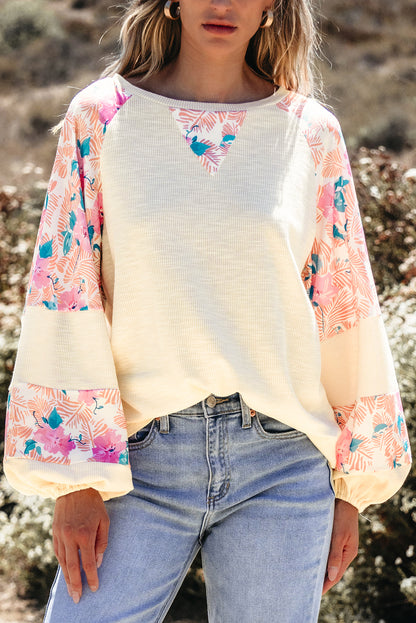 Aprikosenfarbene Bluse mit strukturiertem Patchwork und Ballonärmeln