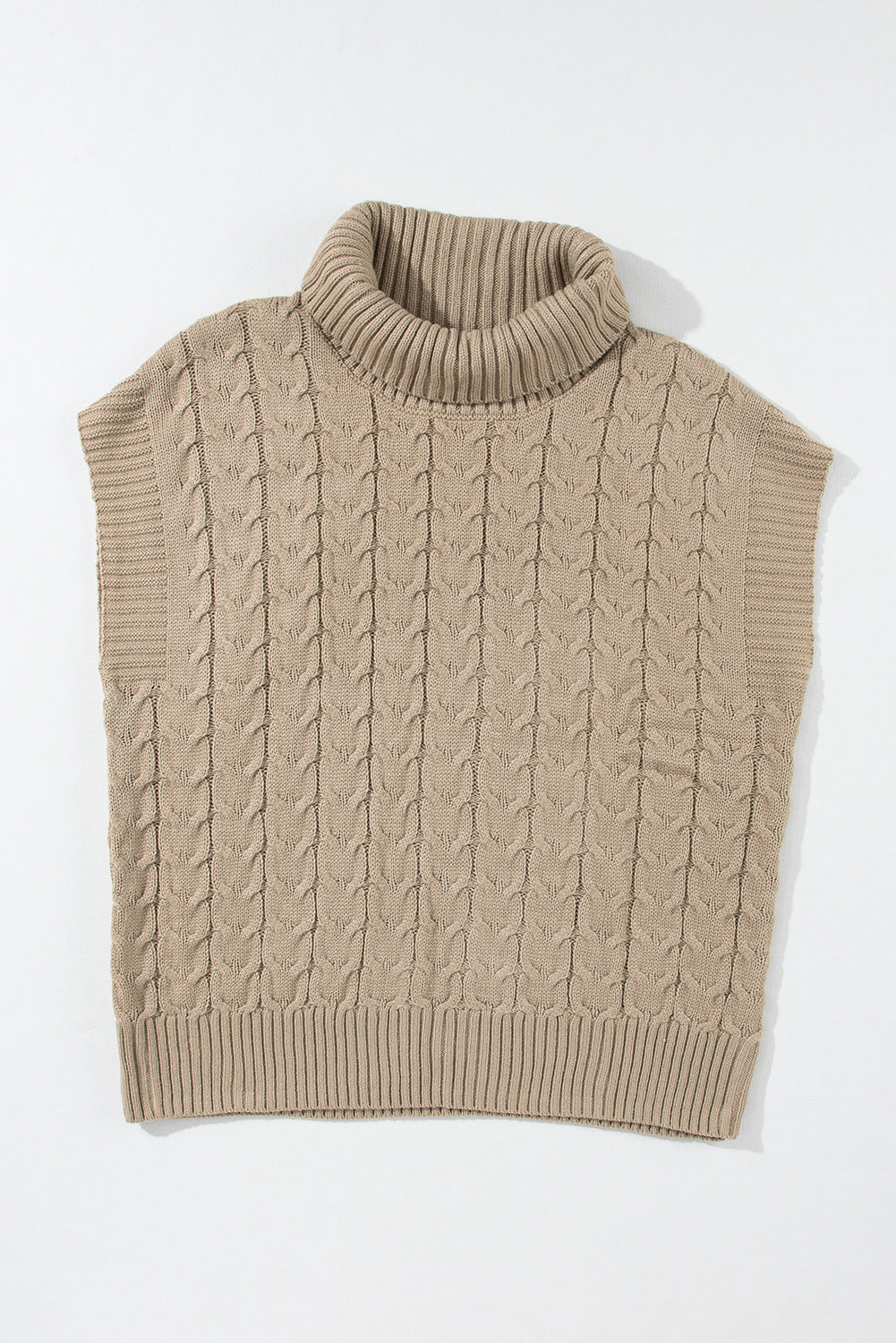 Hellbeiger Rollkragenpullover mit Zopfmuster und Fledermausärmeln