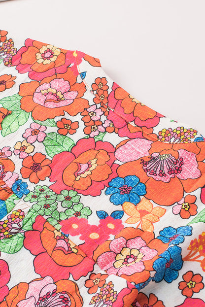 Feurig rotes Top mit Blumenmuster und Schlitz am Ausschnitt