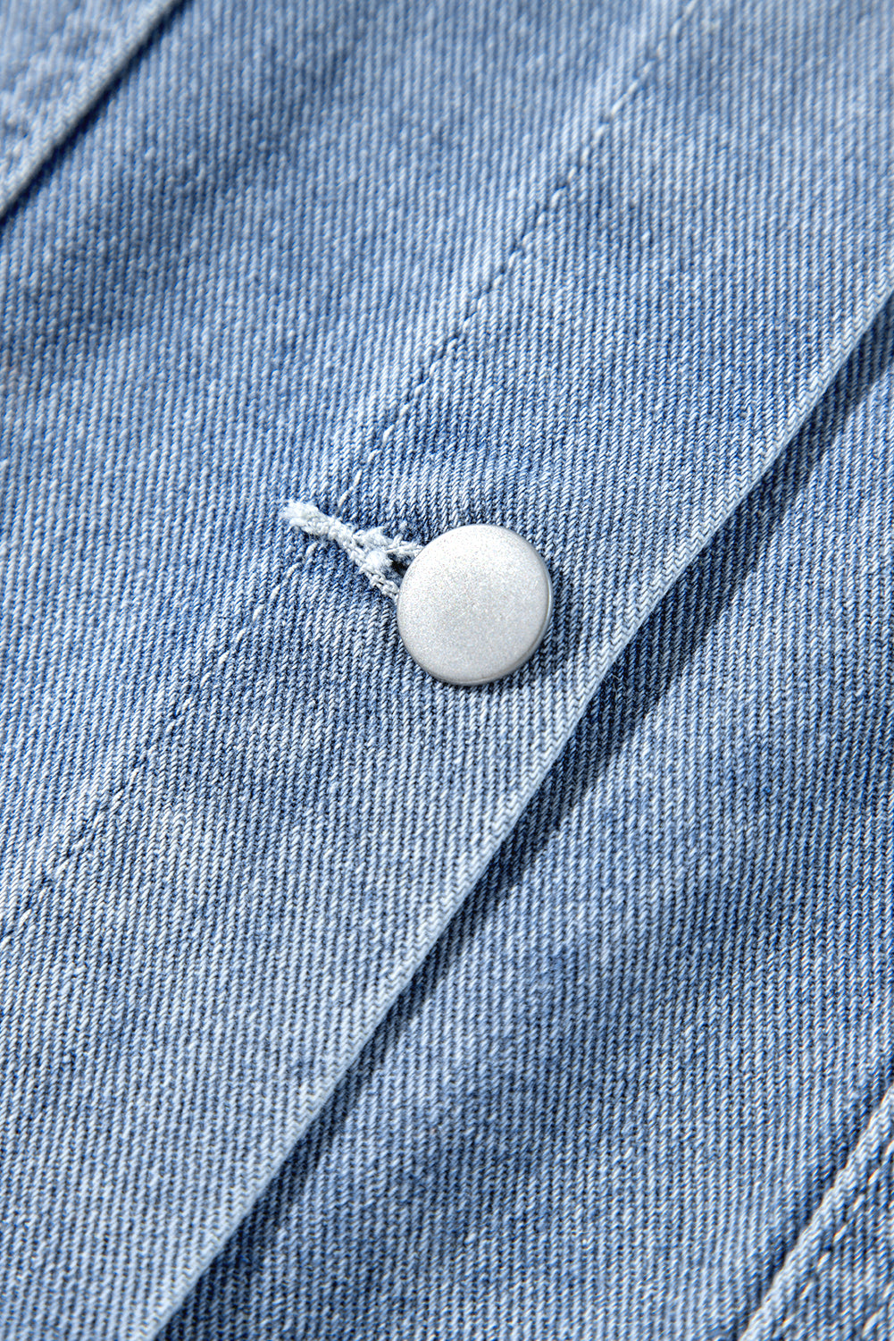 Beau Blue – Jeansjacke mit Rüschen und Klapptaschen